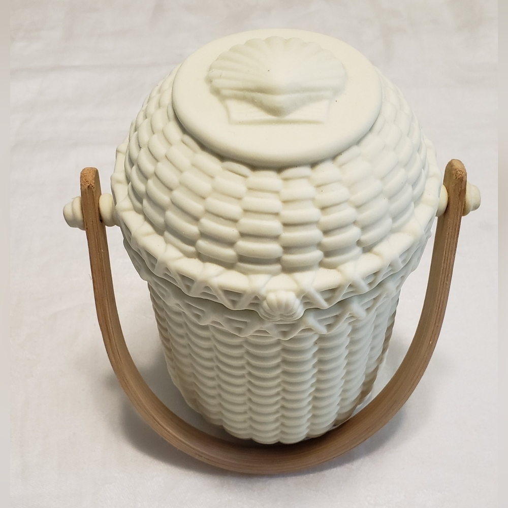 Porcelain Basket With Bamboo Handle